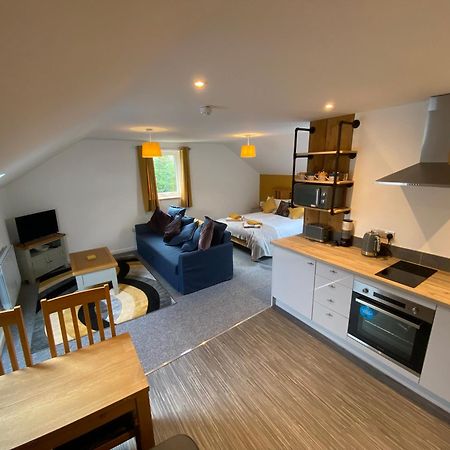 Modern Studio Apartment Set Beneath The Black Mountains A Stones Throw From The Offas Dyke Path Clodock エクステリア 写真