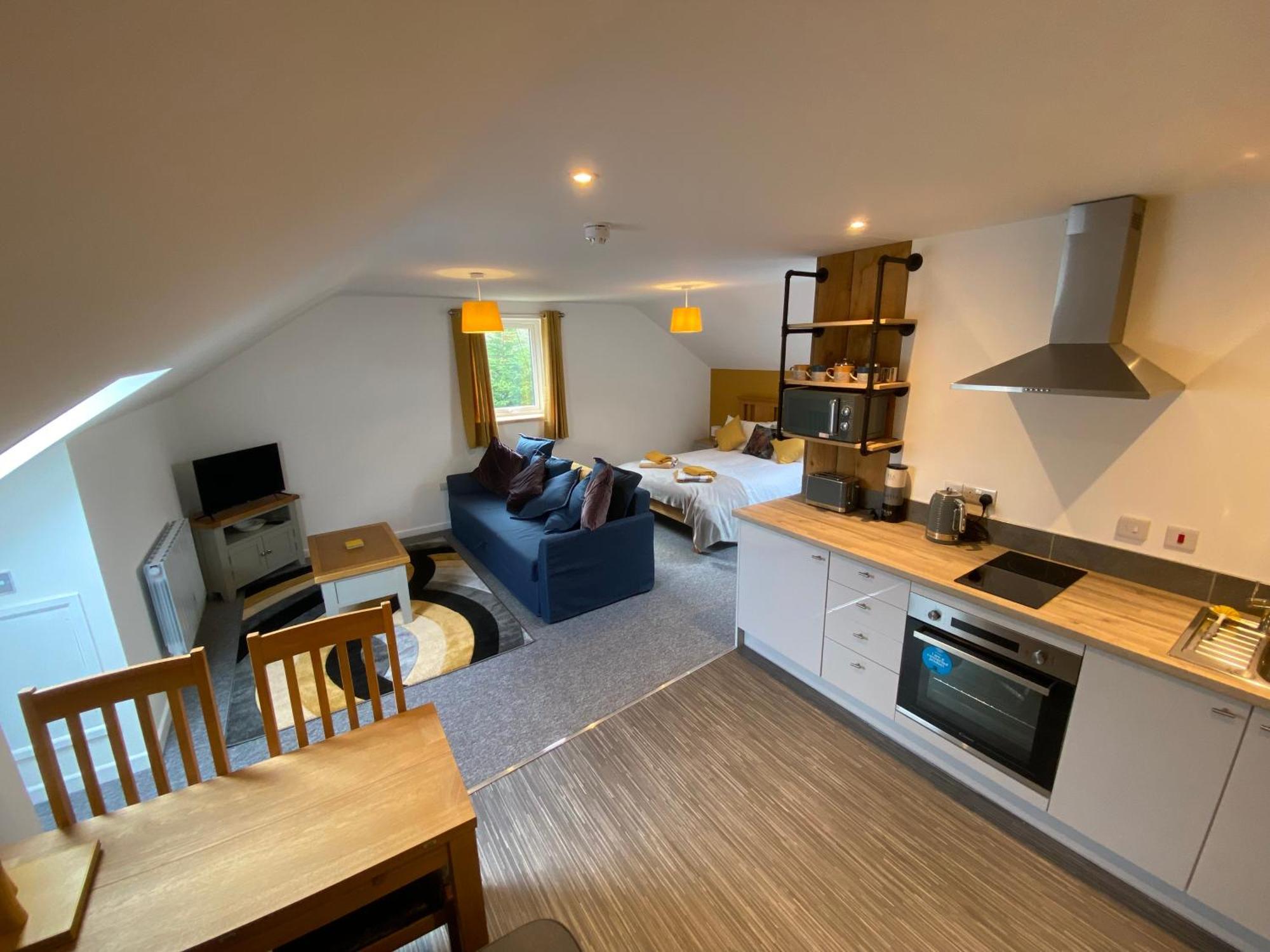 Modern Studio Apartment Set Beneath The Black Mountains A Stones Throw From The Offas Dyke Path Clodock エクステリア 写真