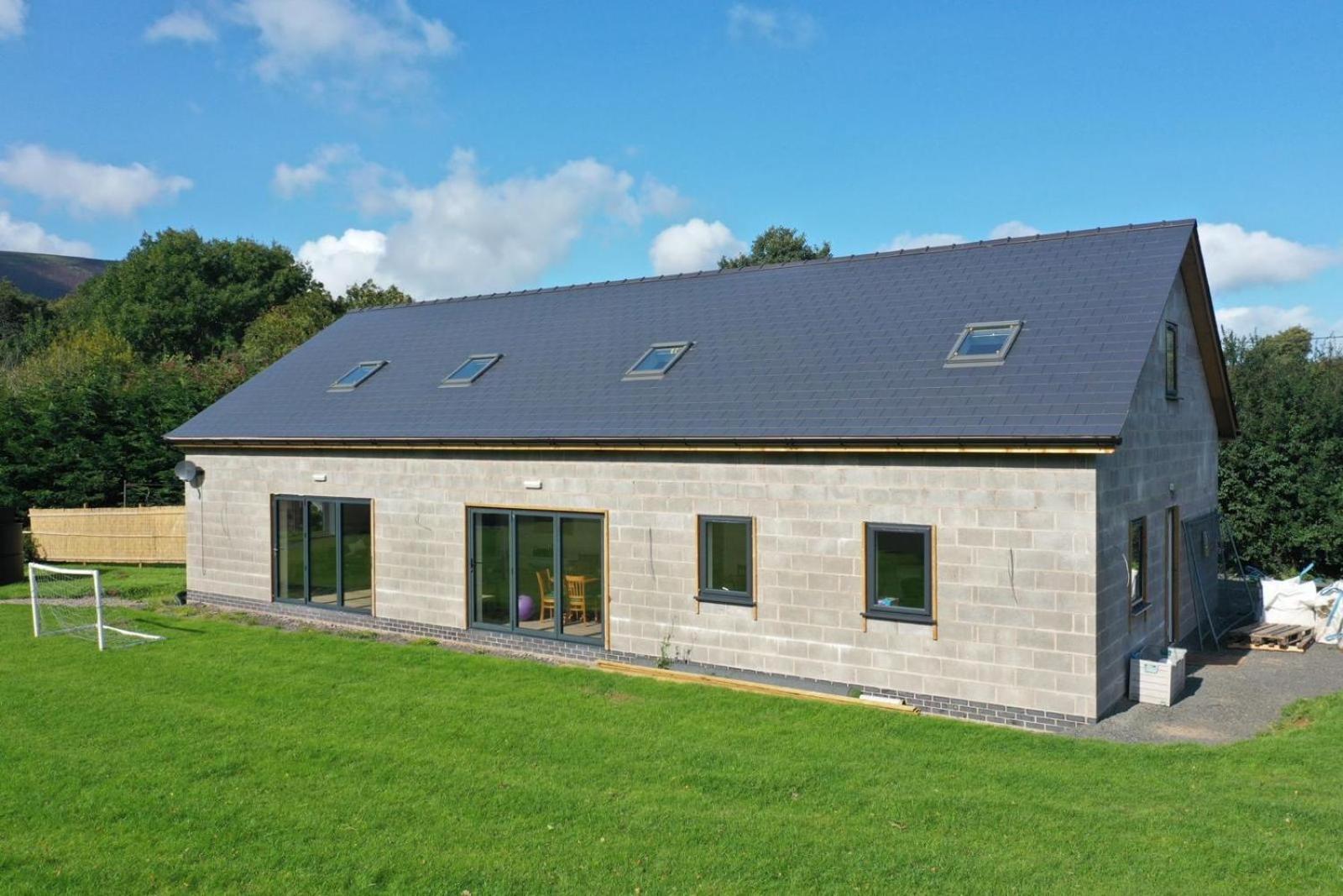 Modern Studio Apartment Set Beneath The Black Mountains A Stones Throw From The Offas Dyke Path Clodock エクステリア 写真
